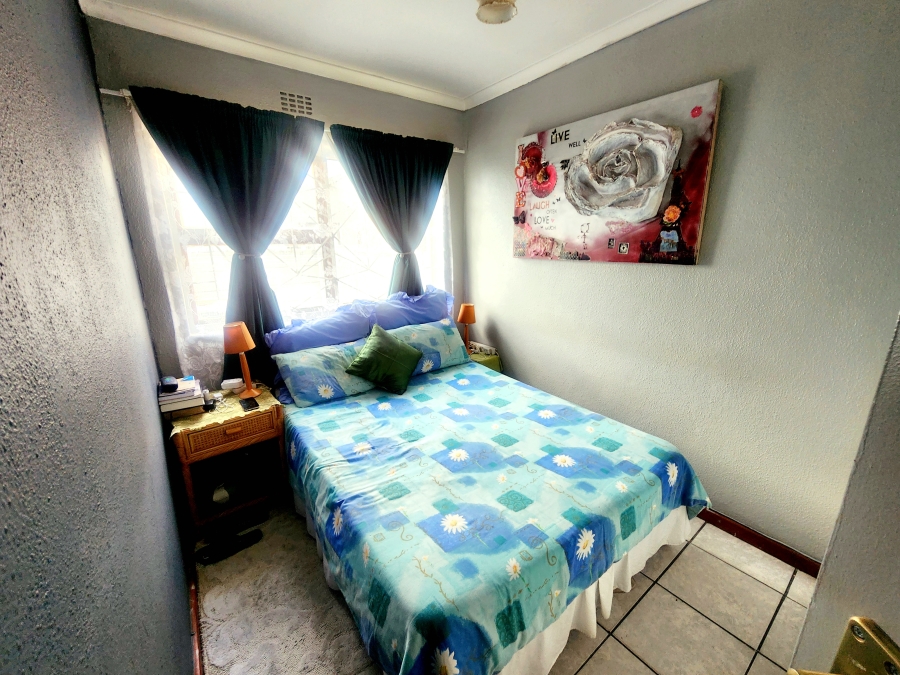 2 Bedroom Property for Sale in Peerless Park West Western Cape